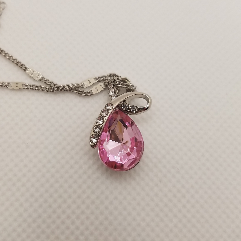 Fashion Jewelry Pink Waterdrop necklace (NWT)
